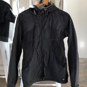 Lightweight Active Windbreaker